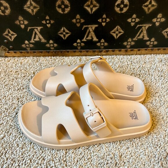 Target Wild Fable 'Maysen' Rubber Sandals, Taupe - Picture 2 of 4